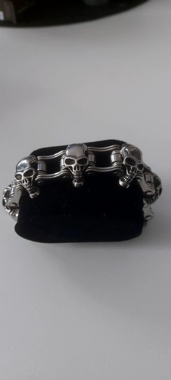 Gros bracelet tête de mort