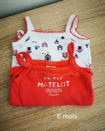 Lot de 2 bodies fines bretelles, Absorba, 6 mois.