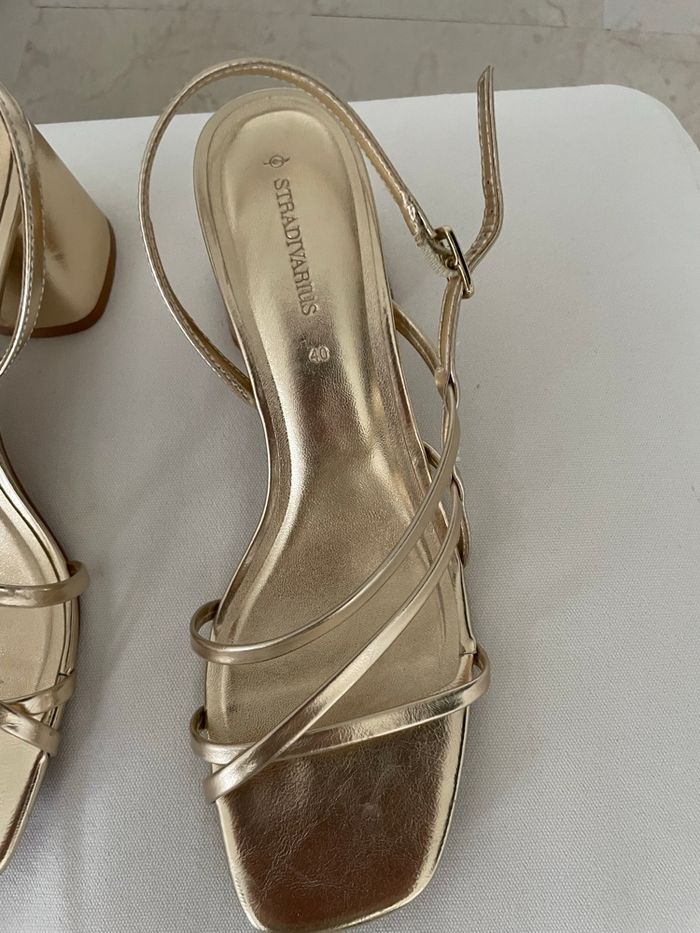 Chaussures à talons, stradivarius, taille 40 très bon état 15€ - photo numéro 3