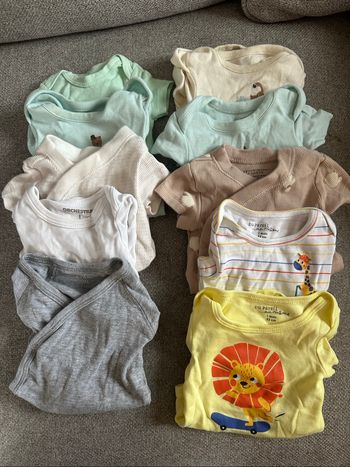 Lot body manches courtes 1 mois