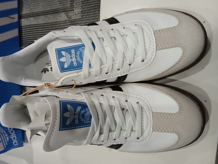 Paire de baskets Adidas samba T40 neuves emballées - photo numéro 2