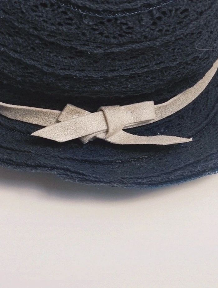 Chapeau rond ajouré bleu marine noeud blanc / Kiabi - 47/48cm - photo numéro 2