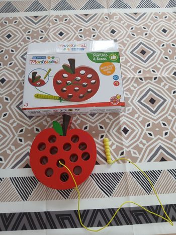 Jeu à lacer la pomme