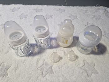 Biberons avec 2 tétines neuves