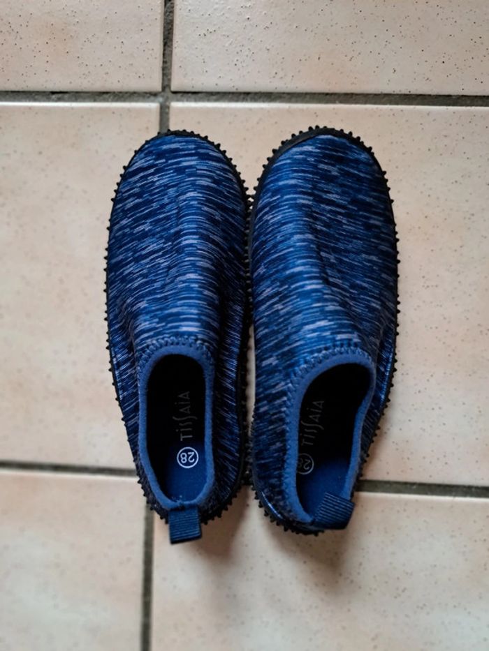 Chaussons aquatiques neufs pointure 28