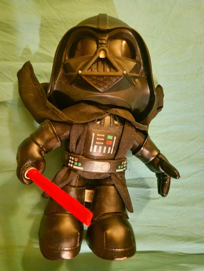 Peluche dark vador électronique