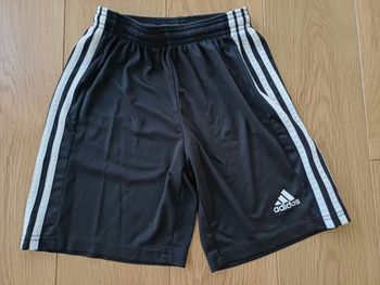 Short Adidas en 11/12 ans