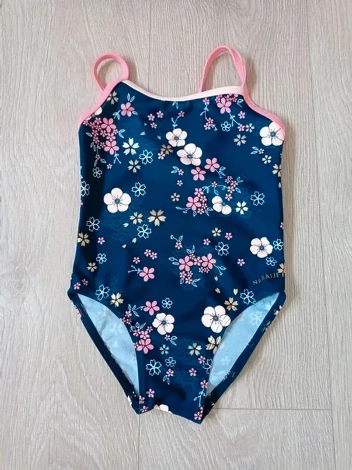 Maillot de bain bleu marine imprimé fleurs Decathlon 4 ans