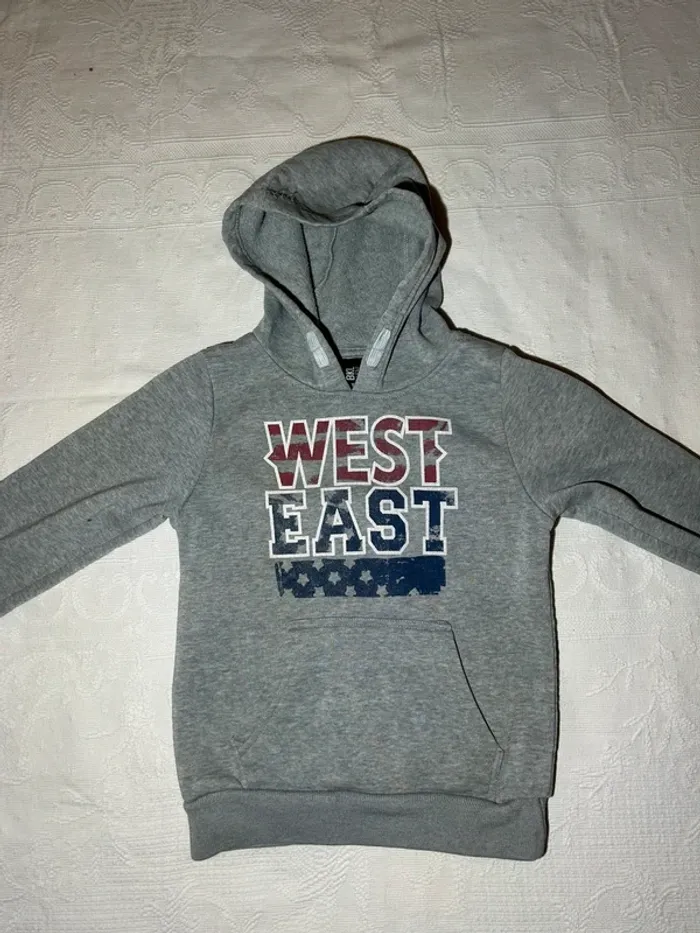 Pull à capuche enfant