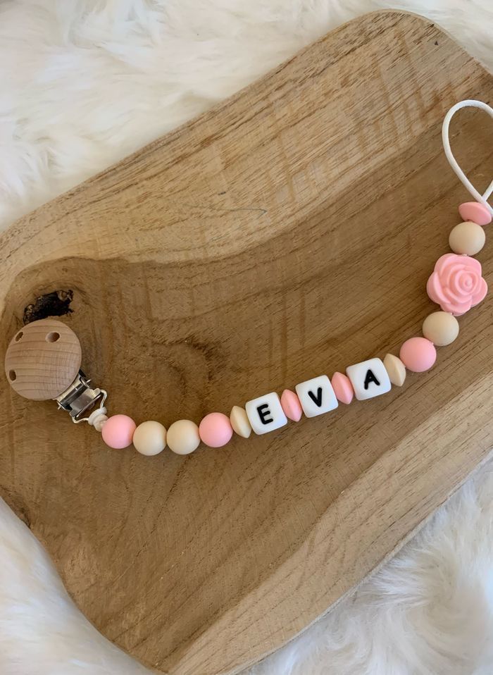 Attache-tétine en silicone personnalisé