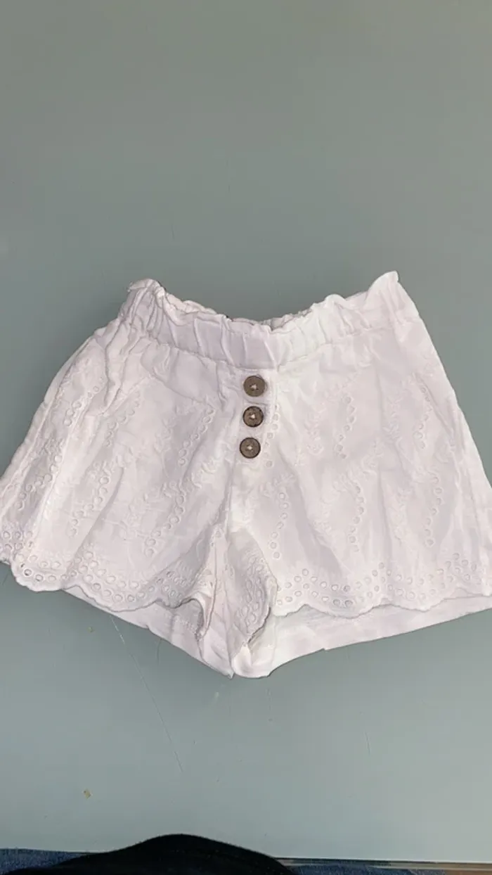 Short fille