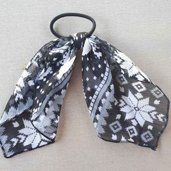 élastique avec tissu noir et blanc