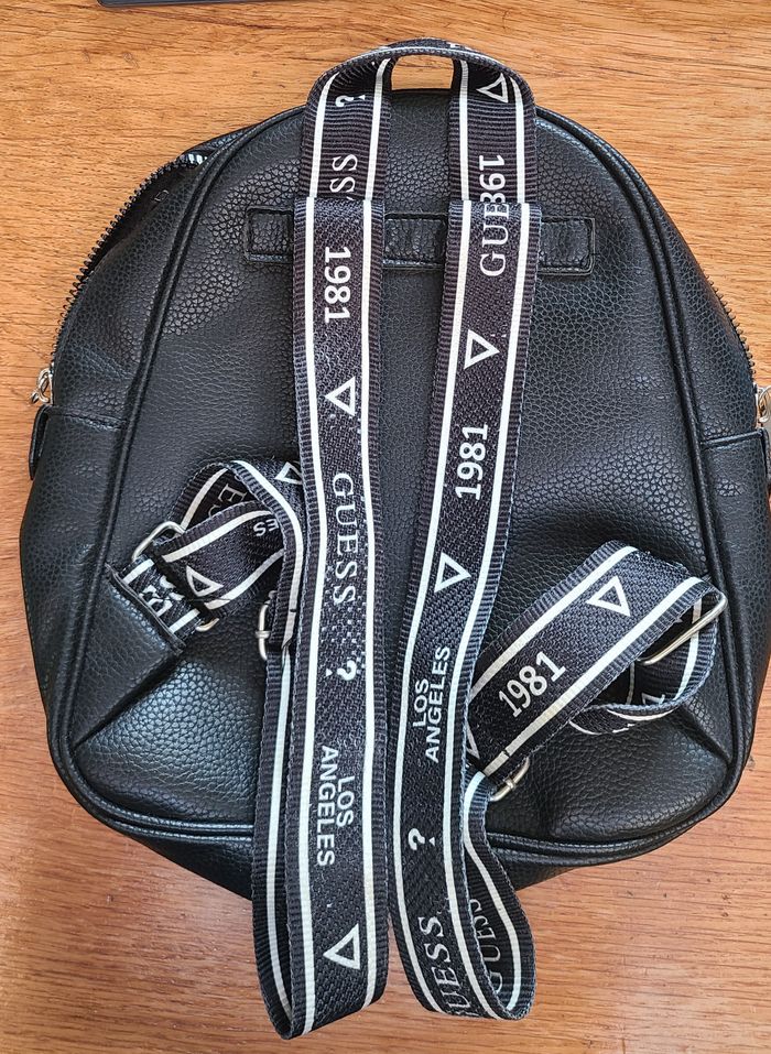 Sac à dos Guess (ce n'est pas l'original) - photo numéro 2