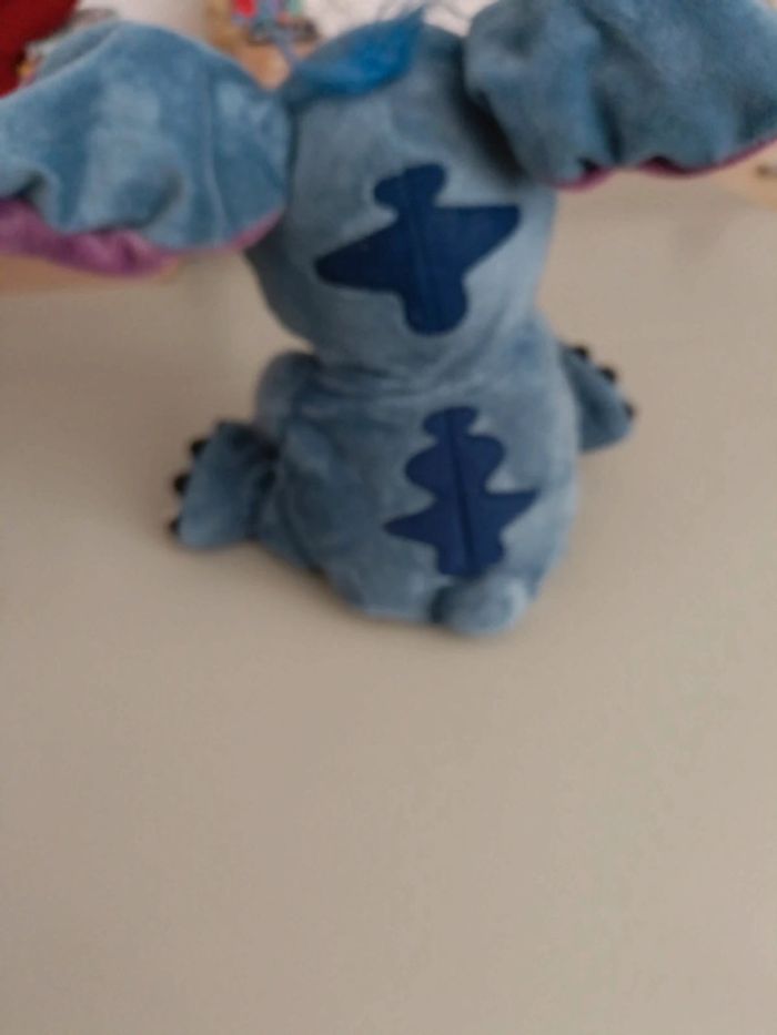 Peluche Stitch qui chante et danse. - photo numéro 4