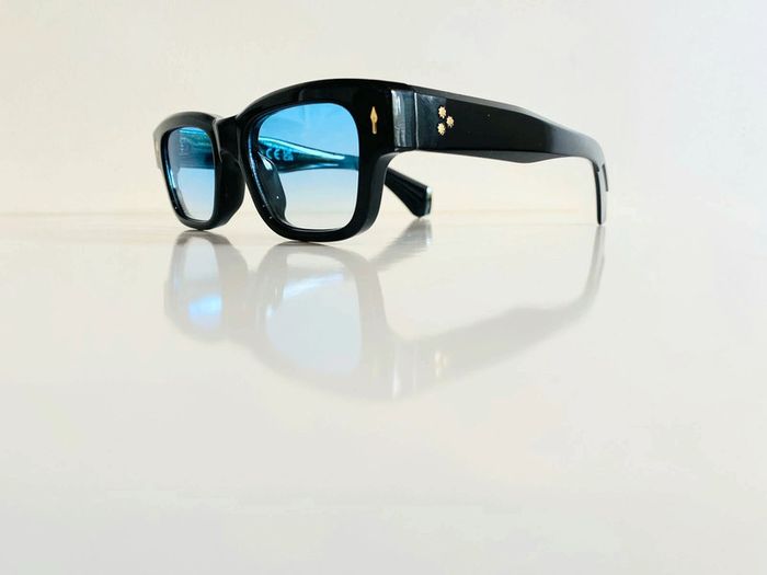 Lunette de soleil mixte noire verres bleus dégradés UV protection catégorie 1 - photo numéro 9