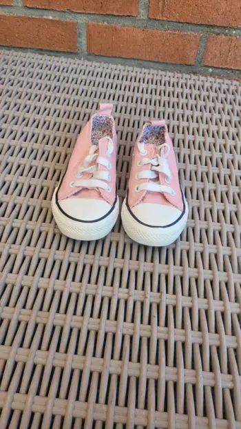 Baskets taille 27