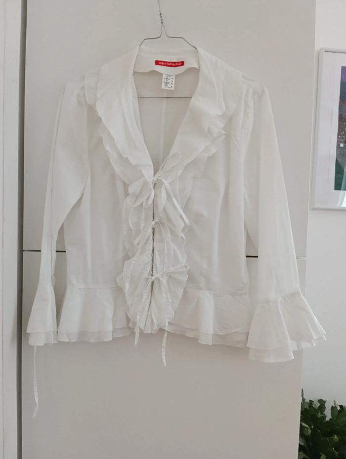 Blouse blanche à froufrous et nouettes - photo numéro 2