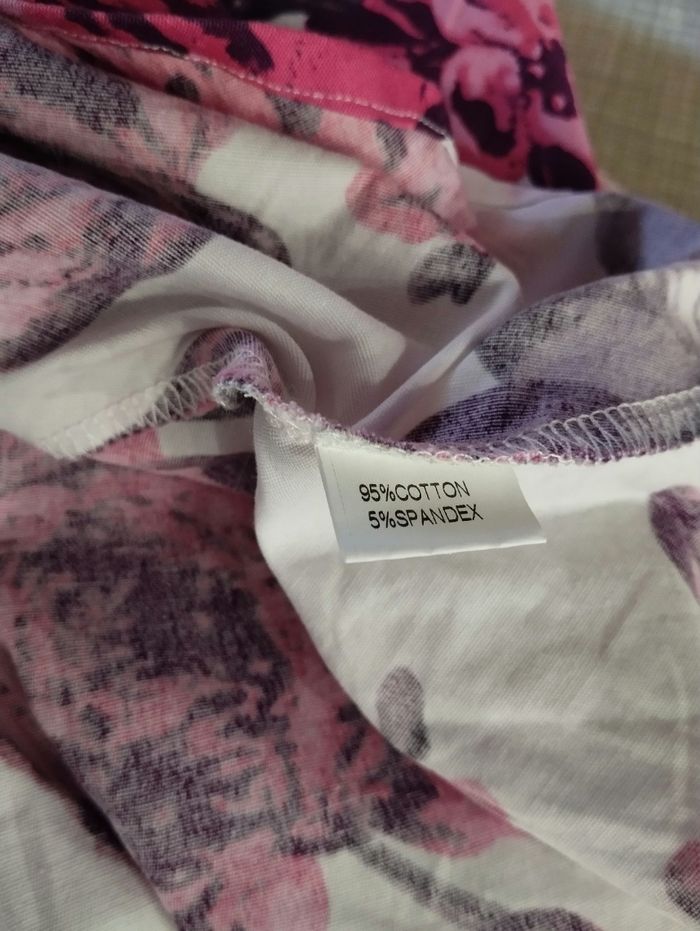 Robe pin-up blanche fleurs fushia et violette - photo numéro 3