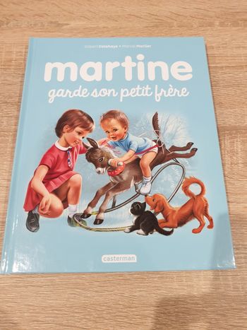 Martine garde son petit frère