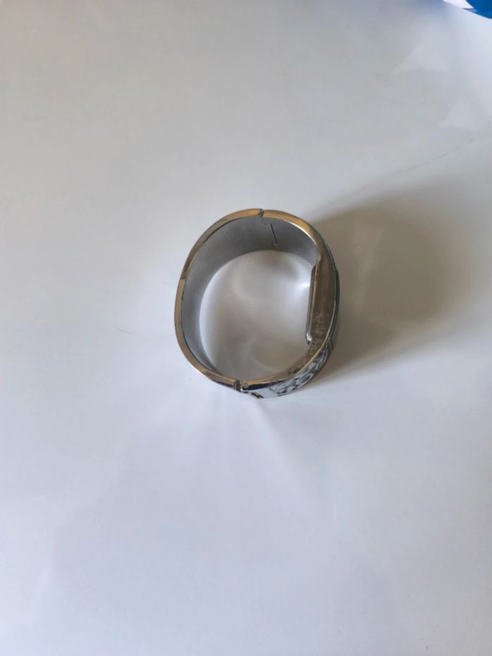 Montre femme
Il faut remettre une pile
Neuve - photo numéro 2