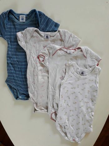 Lot bodies petit bateau 1 an