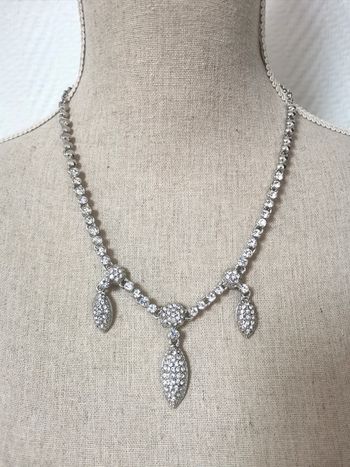 Collier fantaisie en strass argenté vintage