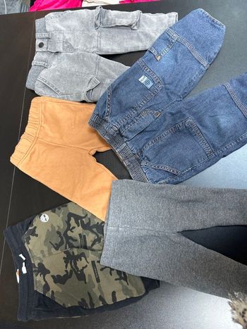 Lot 5  pantalons 6 mois 