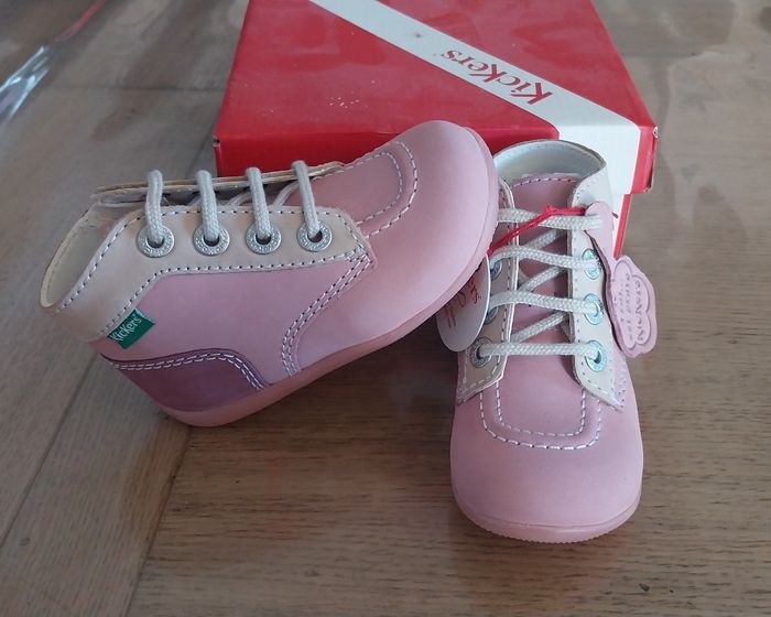 Bottines cuir fille pointure 23 neuves - photo numéro 1