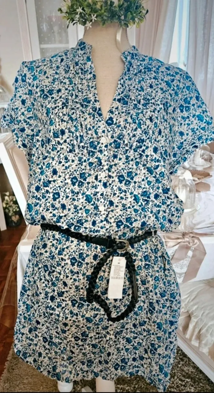 Tunique ou Robe bleue/blanc fleurie avec ceinture Kiabi Taille 48 (42/44) Neuve - photo numéro 2