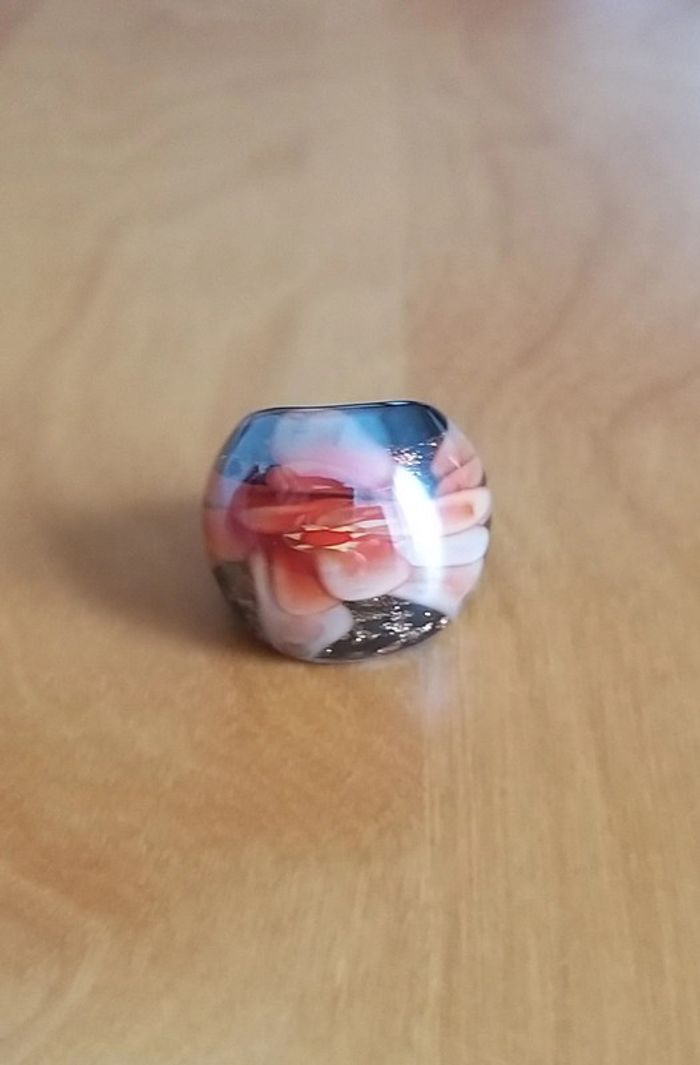 Bague en résine marine pailletée avec fleur - photo numéro 2