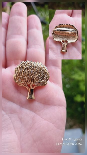 Broche vintage arbre doré – 8 €