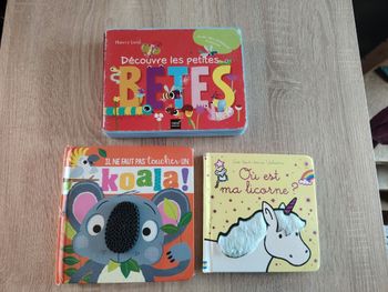 Lot de 3 livres bébé sur le toucher bon etat