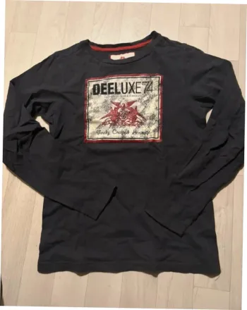 T-shirt bleu marine manches longues deeluxe très bon état 12 ans
