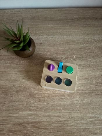 Interrupteur en bois Lovevery éveil bébé 