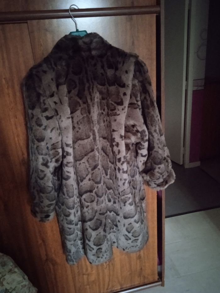 Vend manteau en fourrure taille unique - photo numéro 2