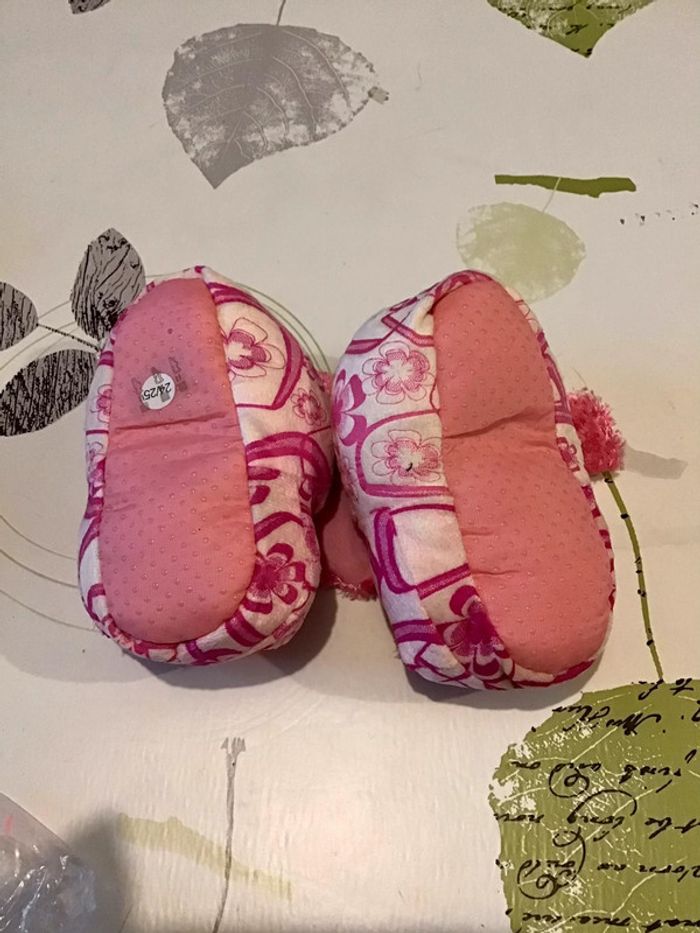 Paire de chaussons tête animaux roses et noir taille 24 /25 - photo numéro 3