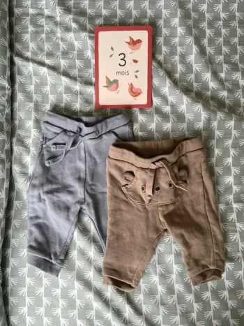 2 pantalons jogging 3 mois Kiabi
