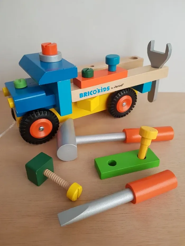 Janod Camion Brico'kids outils en bois bricolage