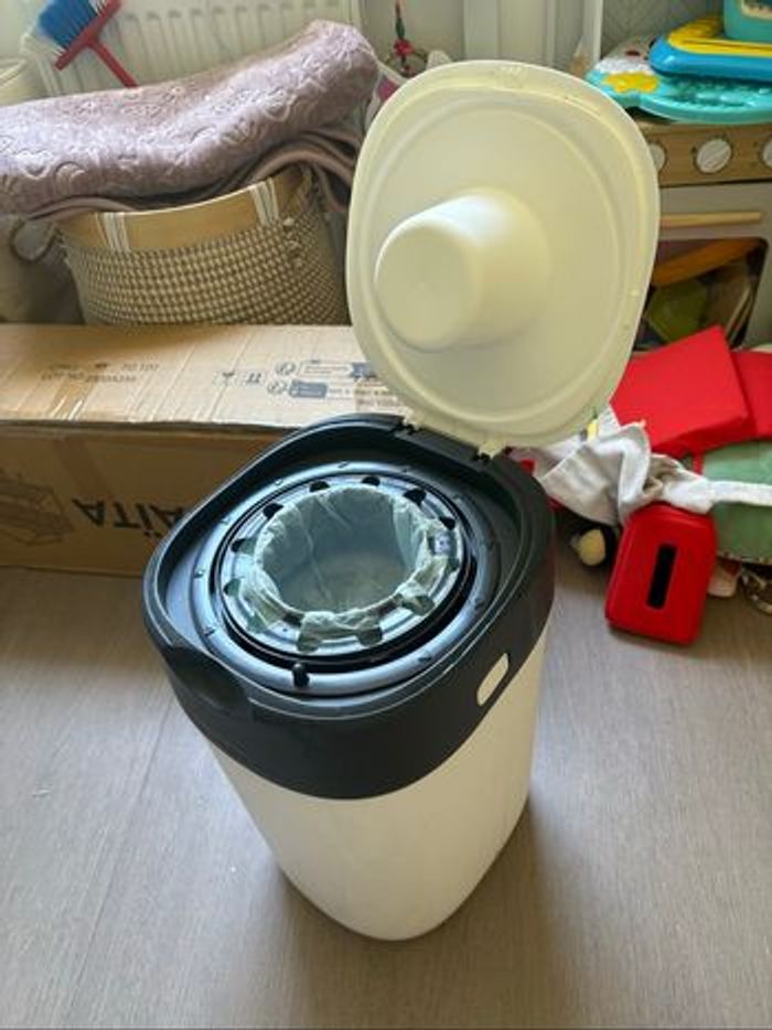Poubelle à couches Tommee Tippee avec recharges - photo numéro 2