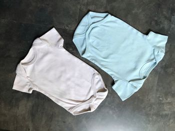 Lot 2 bodies en  3 mois  Très bon état