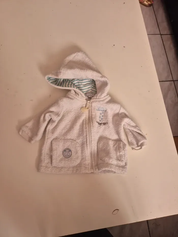 Gilet à capuche 1 mois