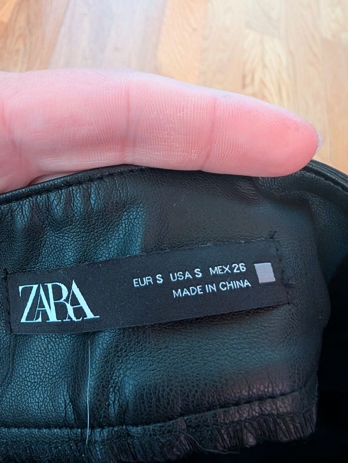 Jupe Zara simili cuir  noire t S - photo numéro 2