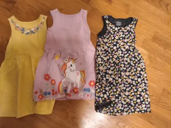 Lot 3 robes