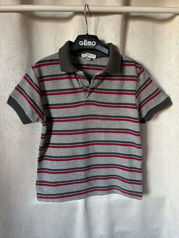 T-shirt polo gris rayé rouge 5 ans Vertbaudet 