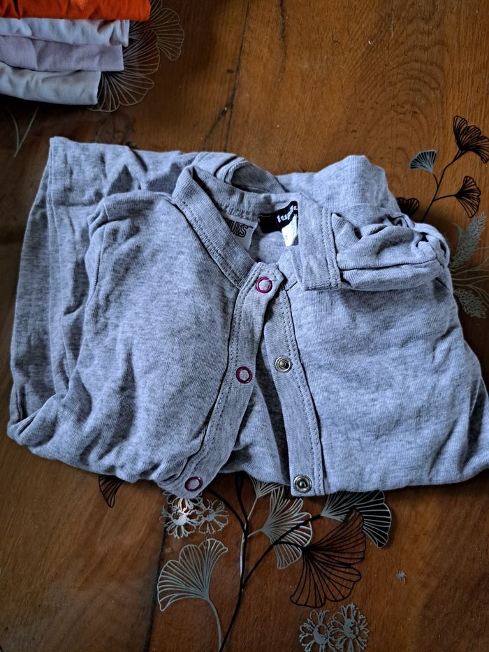 Lots vêtements 9 mois - photo numéro 9