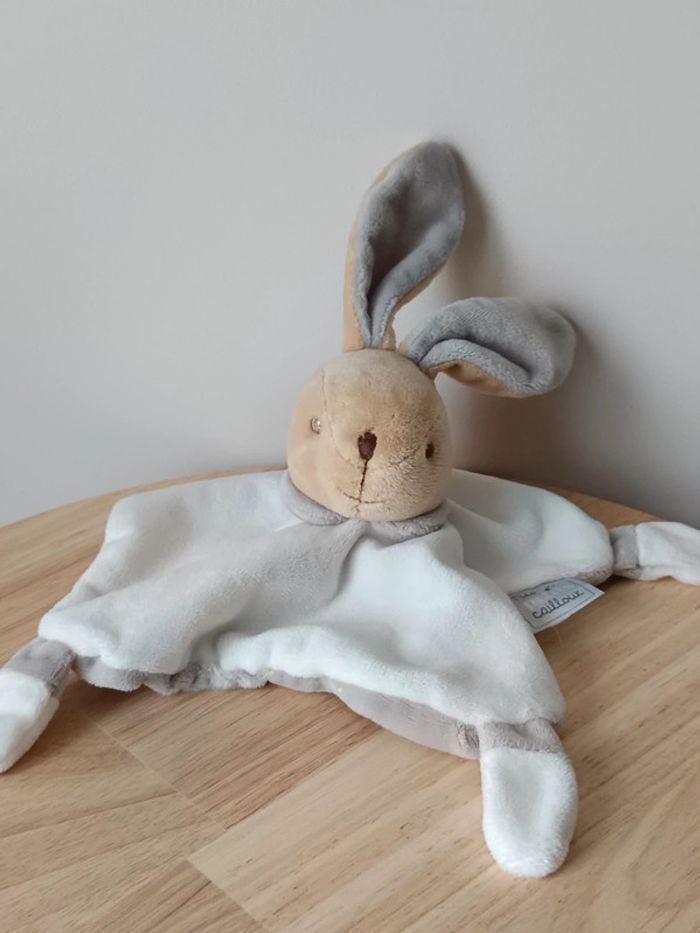 Doudou lapin beige gris et blanc mes petits cailloux