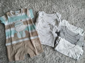 8 bodies et 1 combinaison