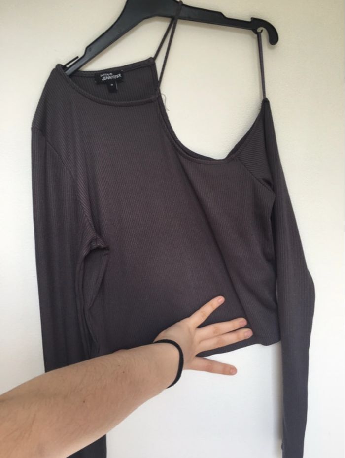 sweat ouvert sur l’épaule