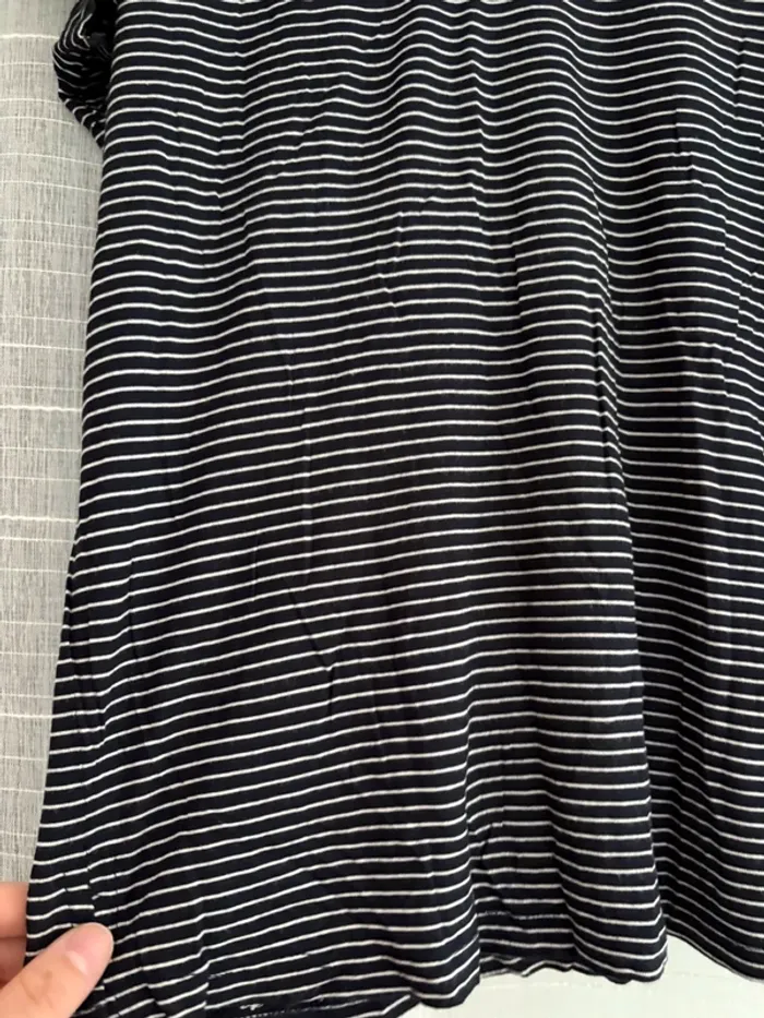 Tee-shirts noir et blanc - photo numéro 2