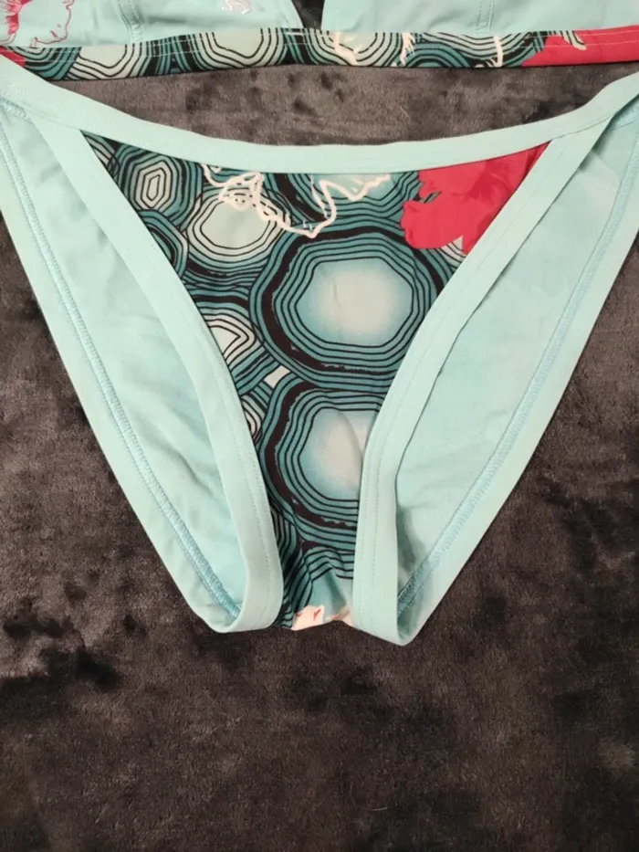 Maillot 2 pièces Decathlon T42 - photo numéro 3
